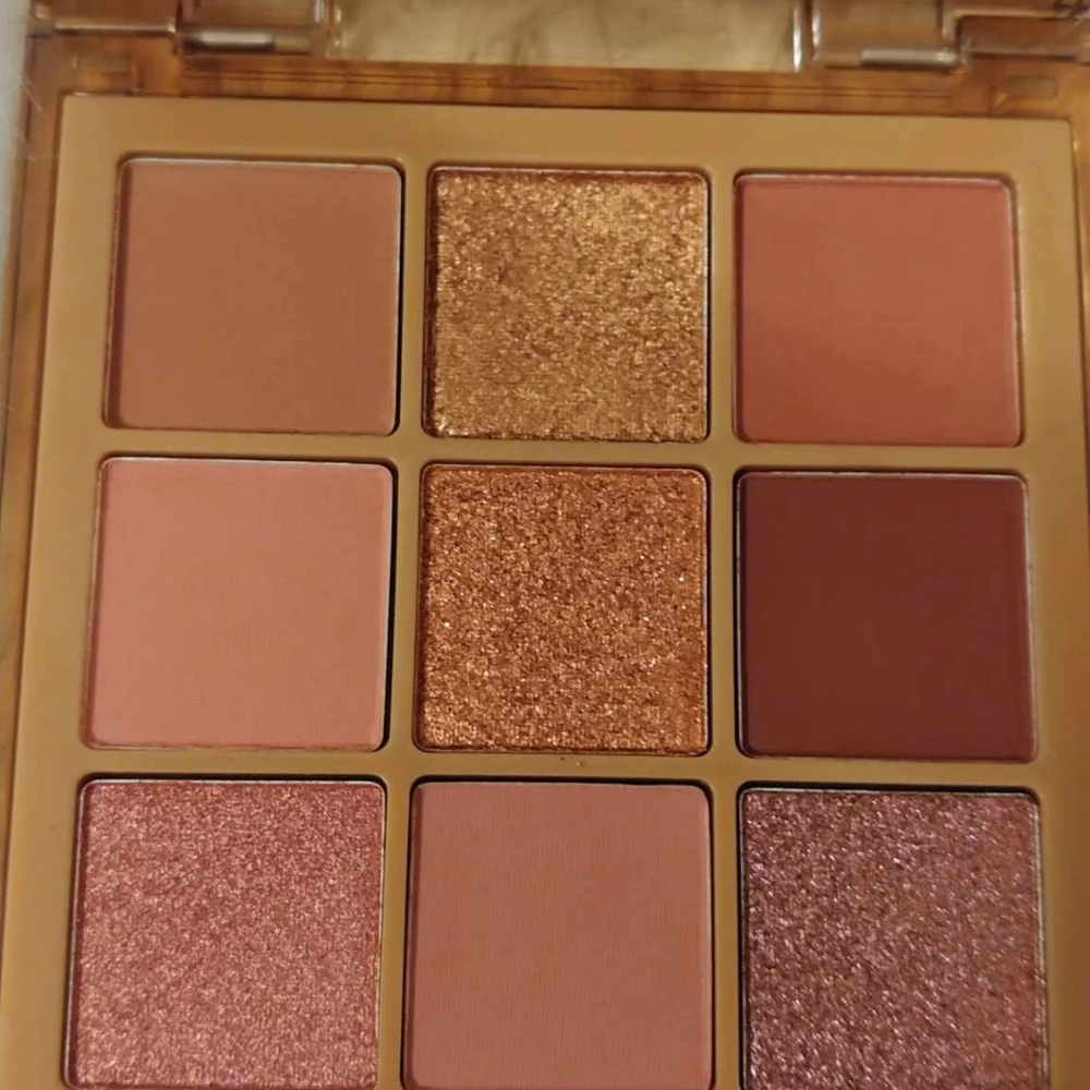 💖FIRM! NWT HUDA BEAUTY MEDIUM NUDE OBSESSIONS EYESHADOW PALETTE